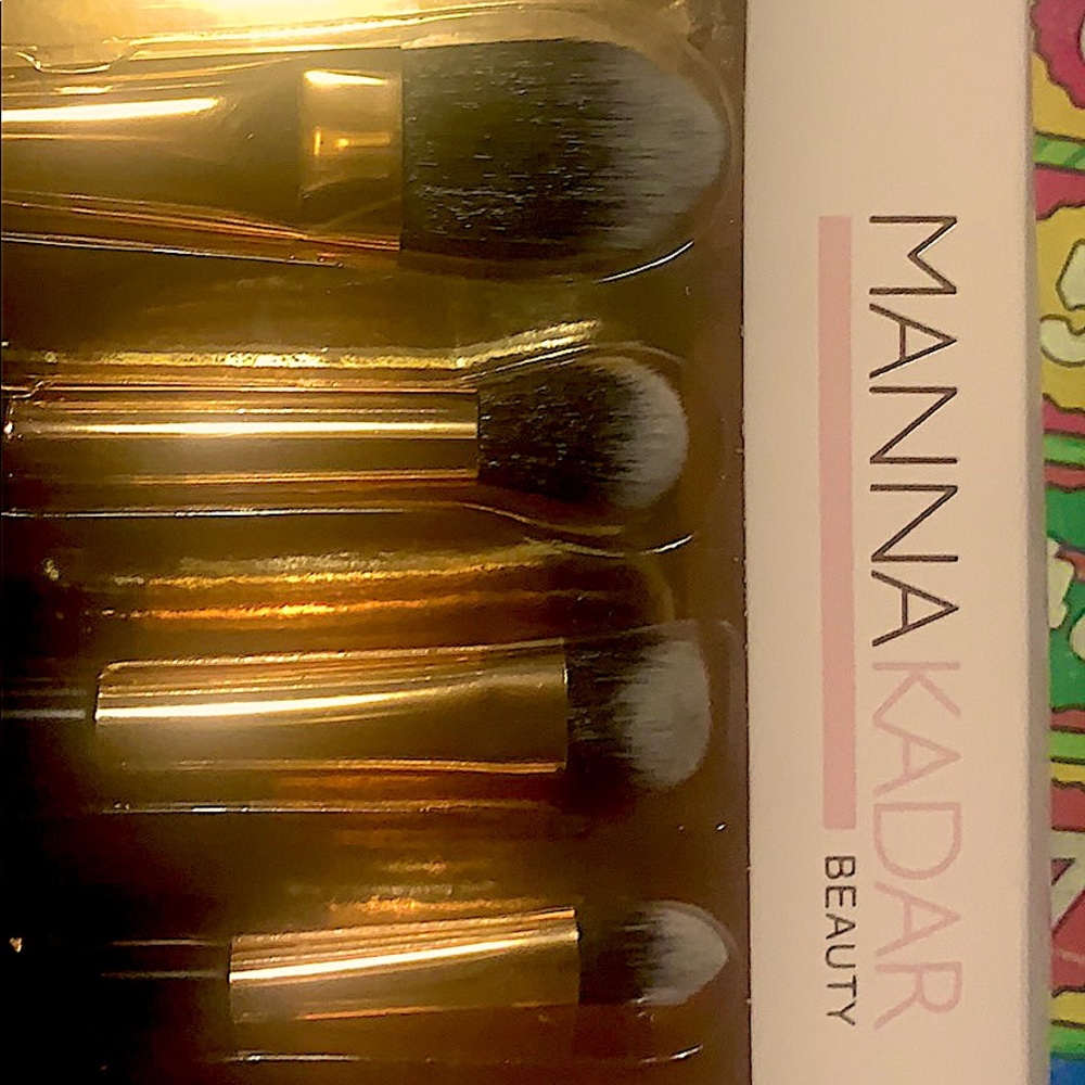 Makeup brushes